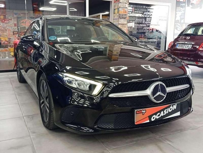 Usado Mercedes A180 116 CV (85 kW) 2022 Negro Berlina