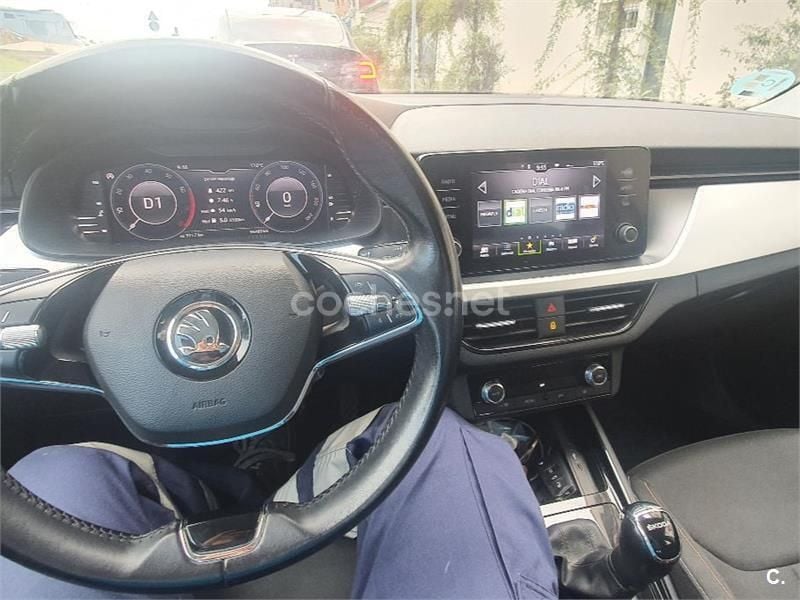 Usado Skoda Kamiq Ambition 110 CV (80 kW) 2021 Blanco SUV