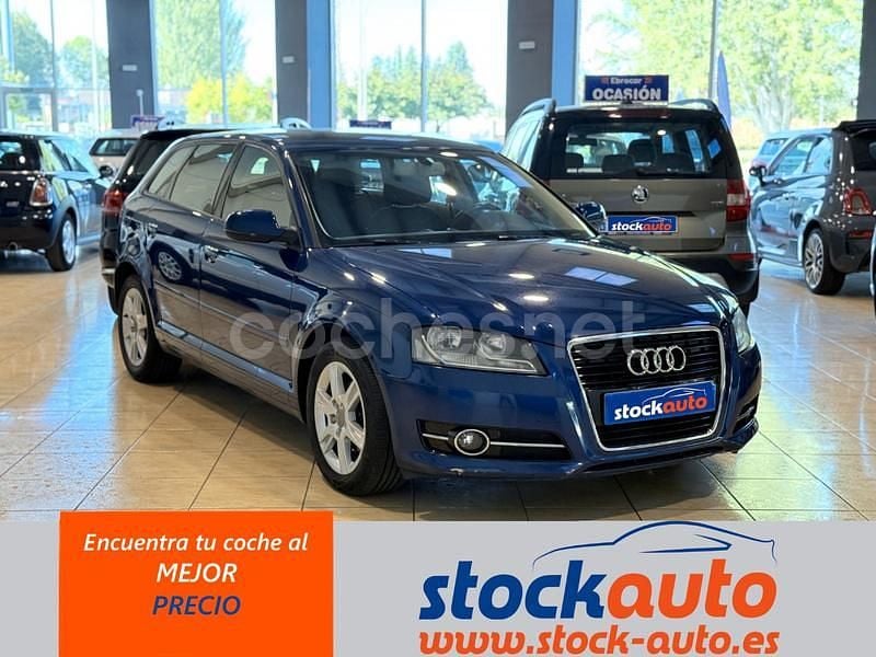 Usado Audi A3 Attraction 105 CV (77 kW) 2011 Azul Berlina