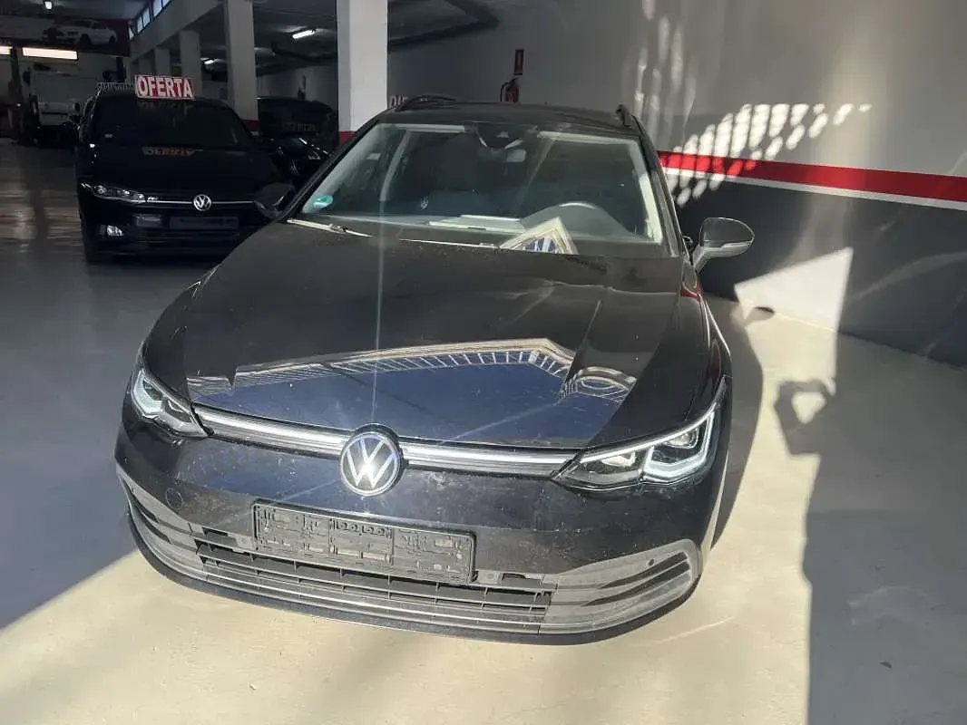 Usado VW Golf VIII Life 116 CV (85 kW) 2021 Negro Familiar