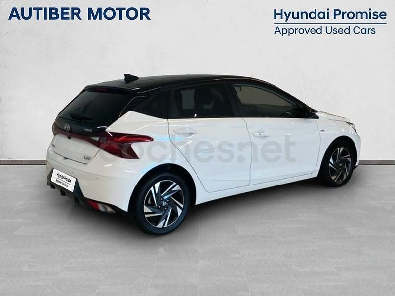 Usado Hyundai i20 100 CV (73 kW) 2021 Blanco Utilitario