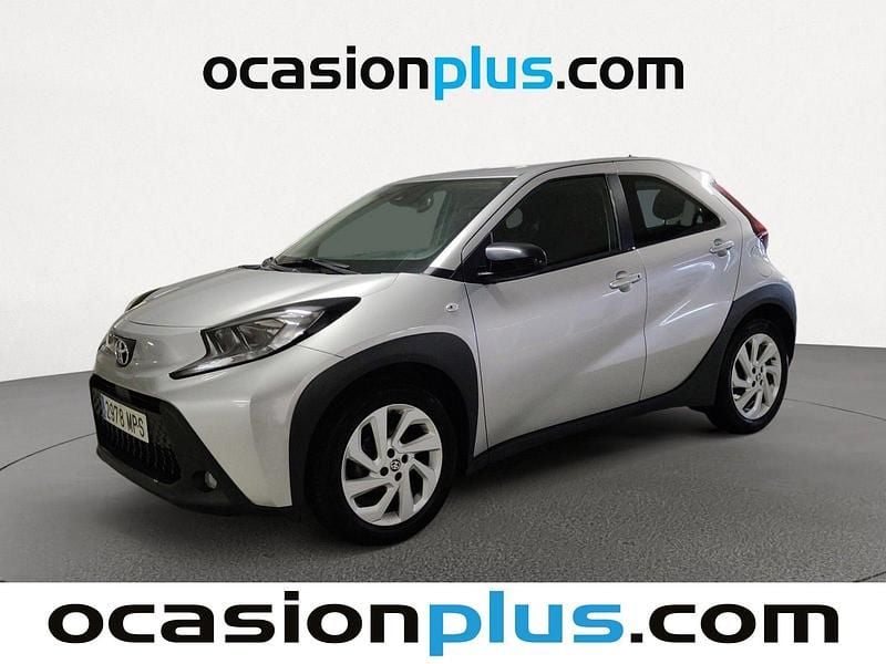 Gris Usado 2024 Toyota Aygo Play Utilitario | 13.364 € (Precio justo) - Imagen 1/4