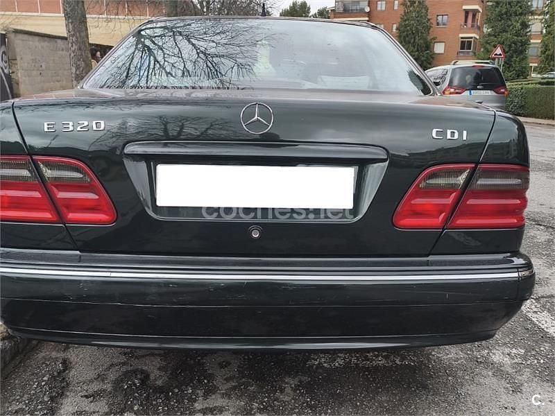 Usado Mercedes E320 Avantgarde 197 CV (144 kW) 2001 Verde Berlina