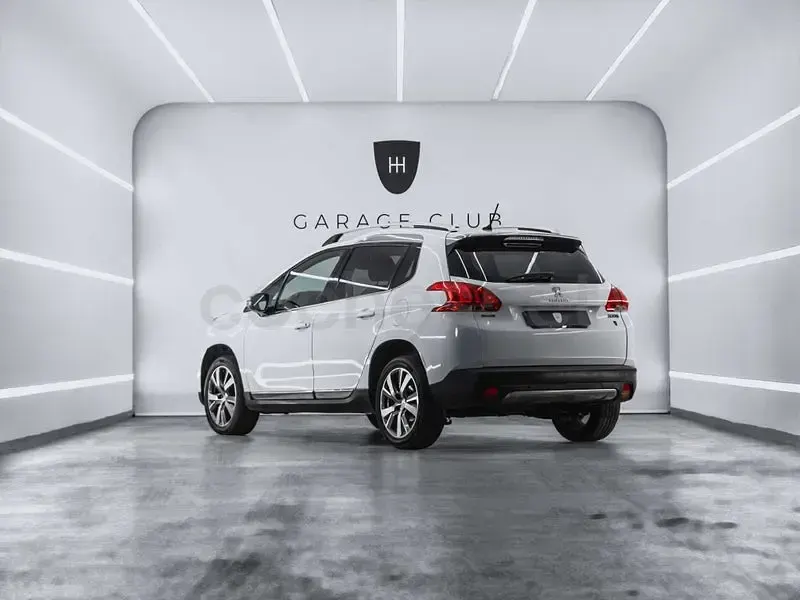 Usado Peugeot 2008 Allure 120 CV (88 kW) 2016 Blanco SUV
