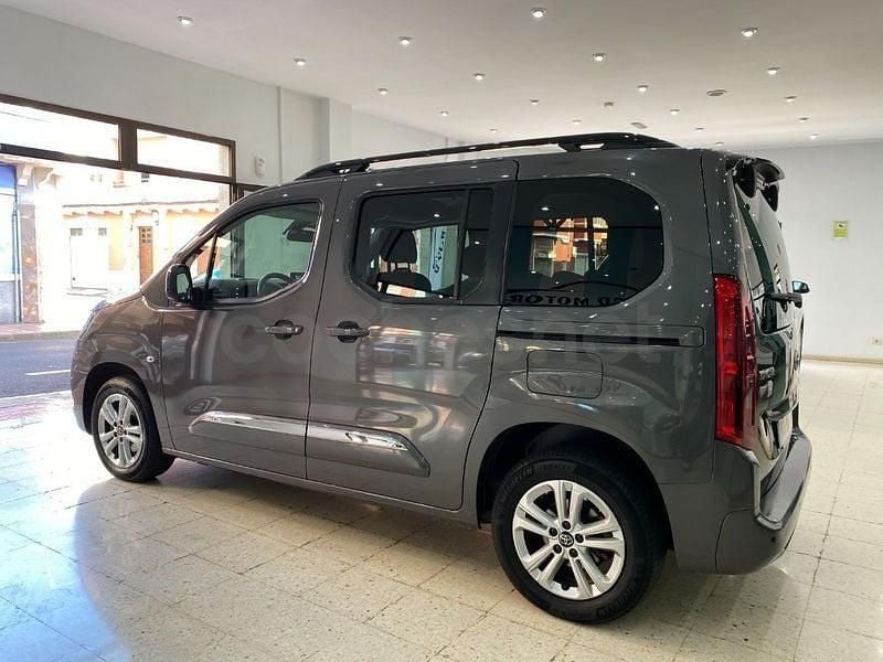 Usado Toyota Proace Verso Active 110 CV (80 kW) 2023 Gris / plata Familiar
