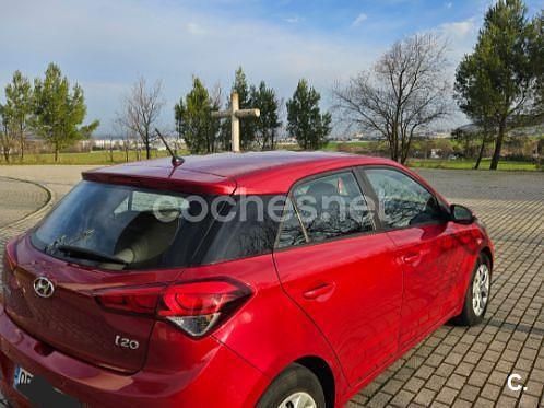 Usado Hyundai i20 84 CV (61 kW) 2017 Rojo Berlina