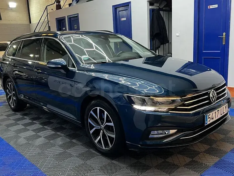 Usado VW Passat Executive 122 CV (89 kW) 2021 Azul Familiar