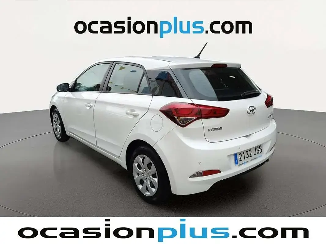 Usado Hyundai i20 84 CV (61 kW) 2016 Blanco Coupe