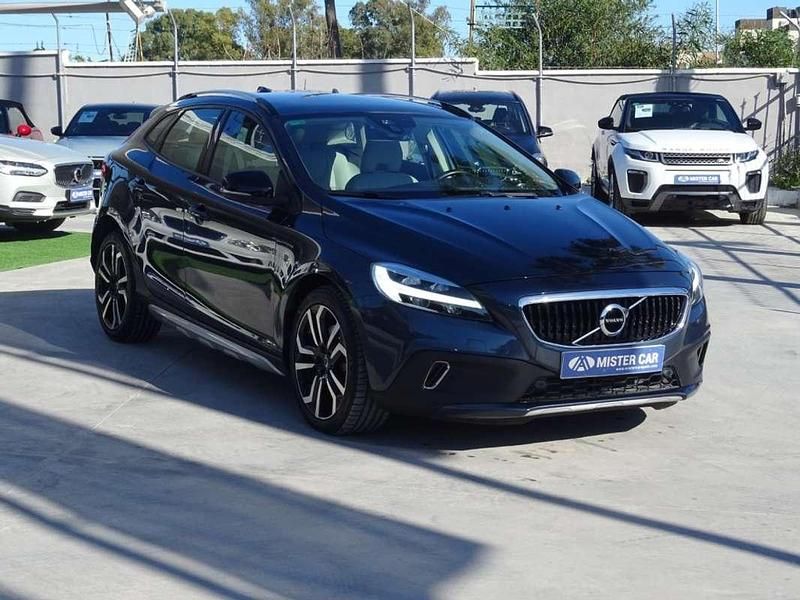 Usado Volvo V40 120 HP (88 kW) 2019 Azul SUV