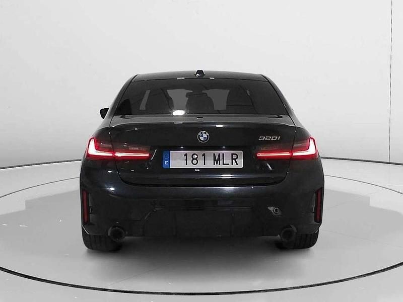 Usado BMW 320 Shadowline 184 HP (135 kW) 2023 Preto Sedan
