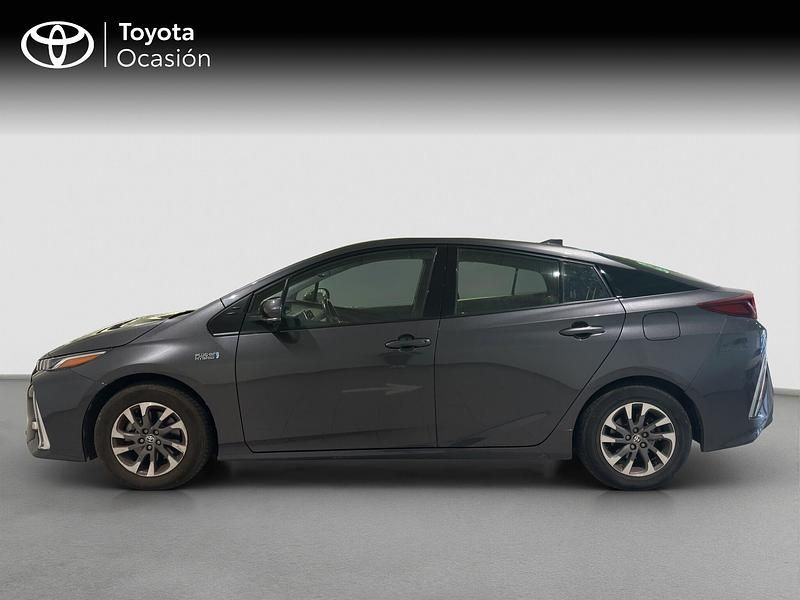 Usado Toyota Prius Advance 122 CV (89 kW) 2021 Gris / plata Utilitario