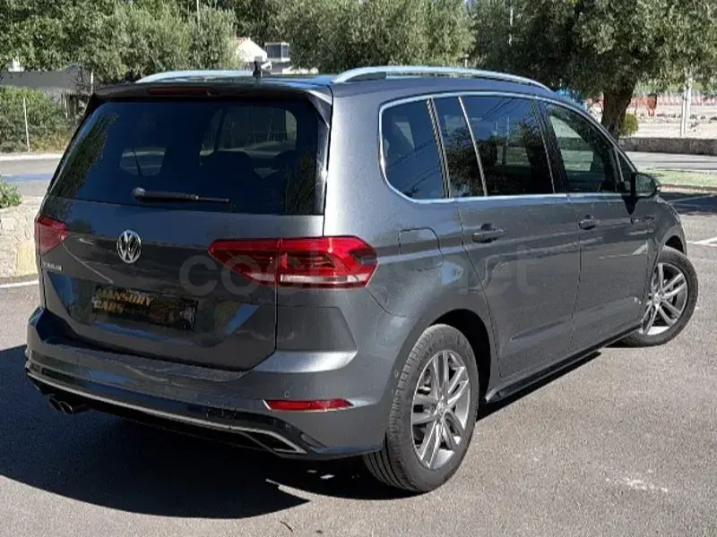 Usado VW Touran Sportline 150 CV (110 kW) 2018 Gris / plata Monovolumen