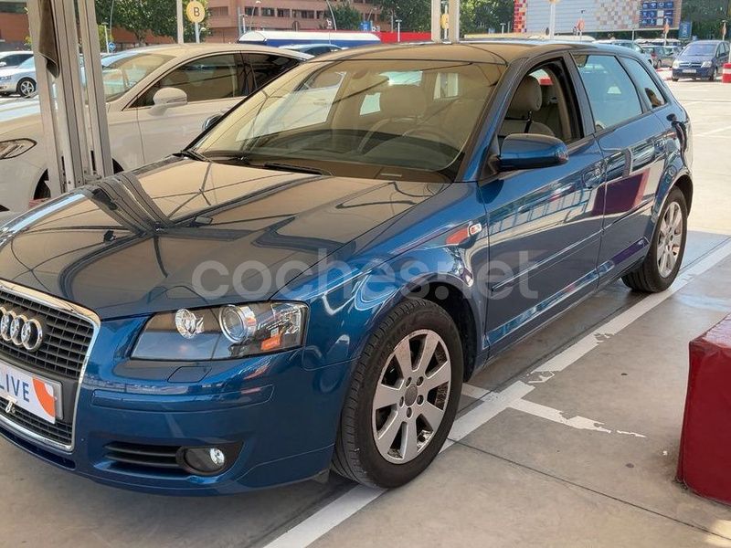 Azul Usado 2006 Audi A3 Sportback Ambiente Berlina | 7300 € (Precio justo) - Imagen 1/4