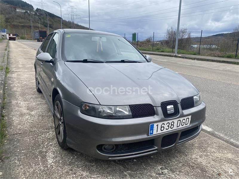 Usado Seat Leon FR 150 CV (110 kW) 2005 Gris / plata Berlina
