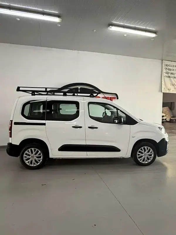 Usado Citroën Berlingo Live 102 CV (75 kW) 2022 Blanco Monovolumen