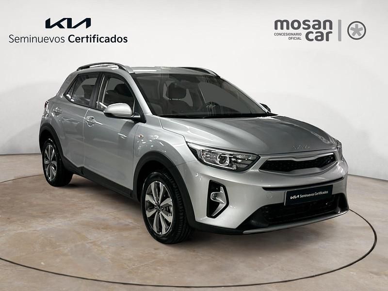 Usado Kia Stonic 101 CV (74 kW) 2024 Gris SUV