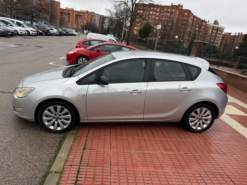 Usado Opel Astra Sportive 110 CV (80 kW) 2011 Gris / plata Berlina