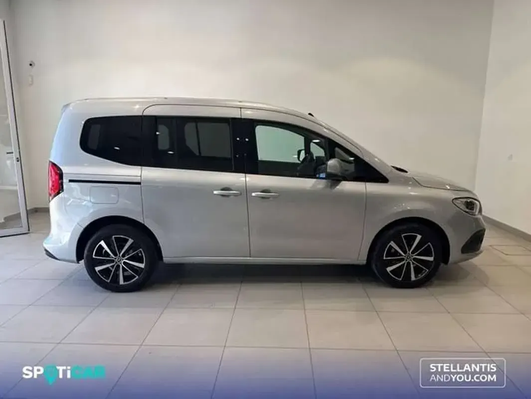 Usado Mercedes 180 116 CV (85 kW) 2023 Gris Berlina