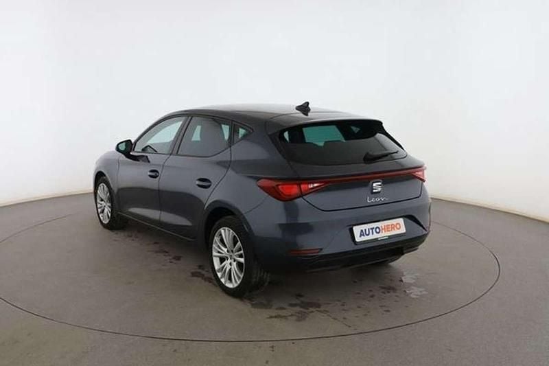 Usado Seat Leon Style 131 CV (96 kW) 2021 Gris Berlina