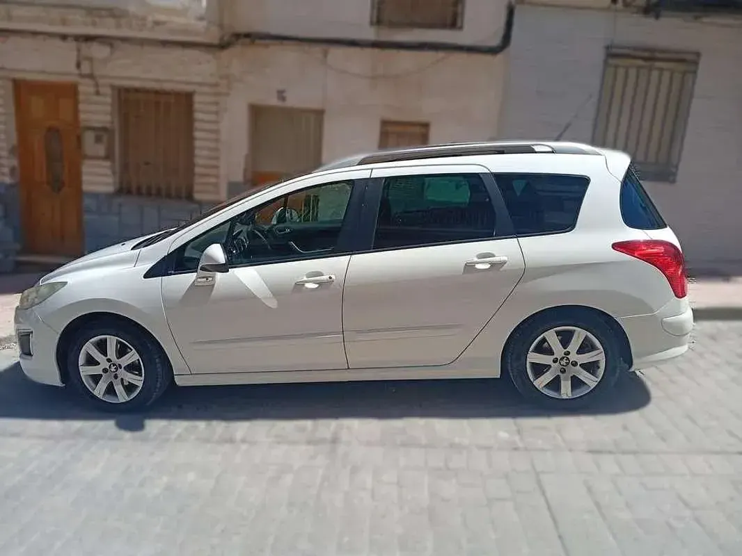 Usado Peugeot 308 Premium 109 CV (80 kW) 2011 Blanco Utilitario