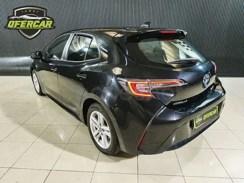Usado Toyota Corolla Active 122 CV (89 kW) 2022 Negro Berlina