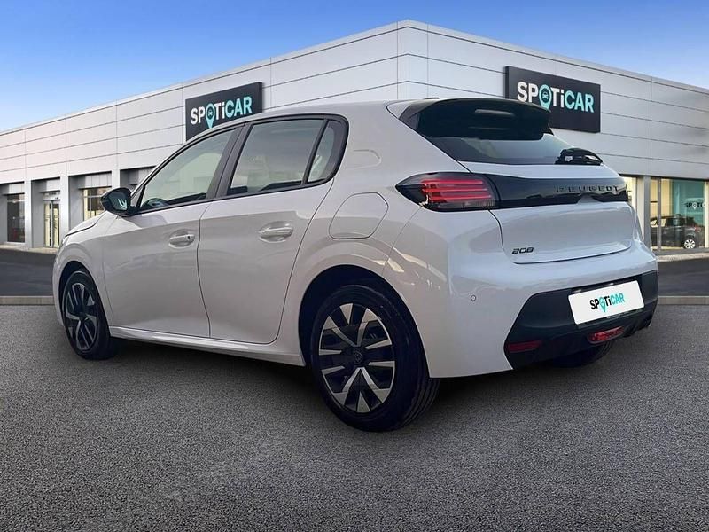 Usado Peugeot 208 Active 100 CV (73 kW) 2024 Blanco Utilitario