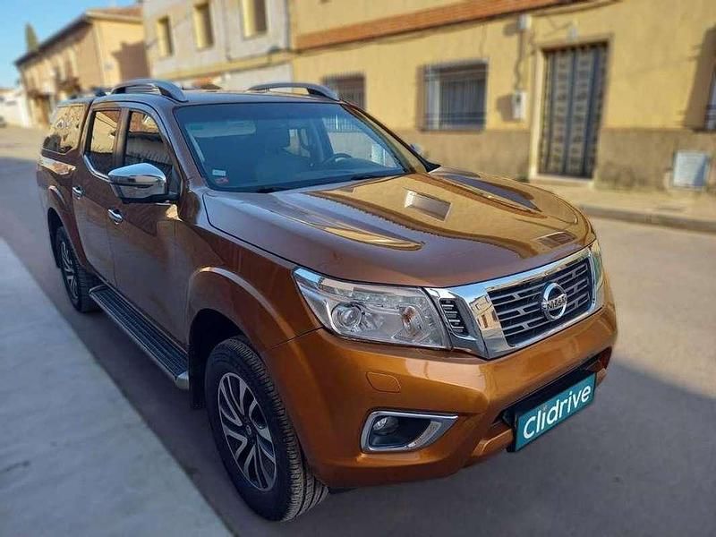 Usado Nissan Navara Tekna 190 CV (139 kW) 2017 Naranja Pickup/Camioneta