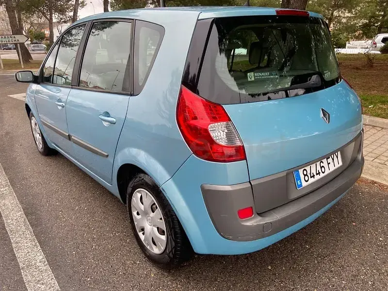 Usado Renault Scénic II Dynamique 110 CV (80 kW) 2008 Azul Monovolumen