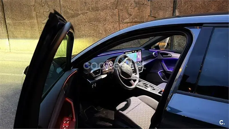 Usado Seat Leon Style 204 CV (150 kW) 2025 Gris / plata Berlina