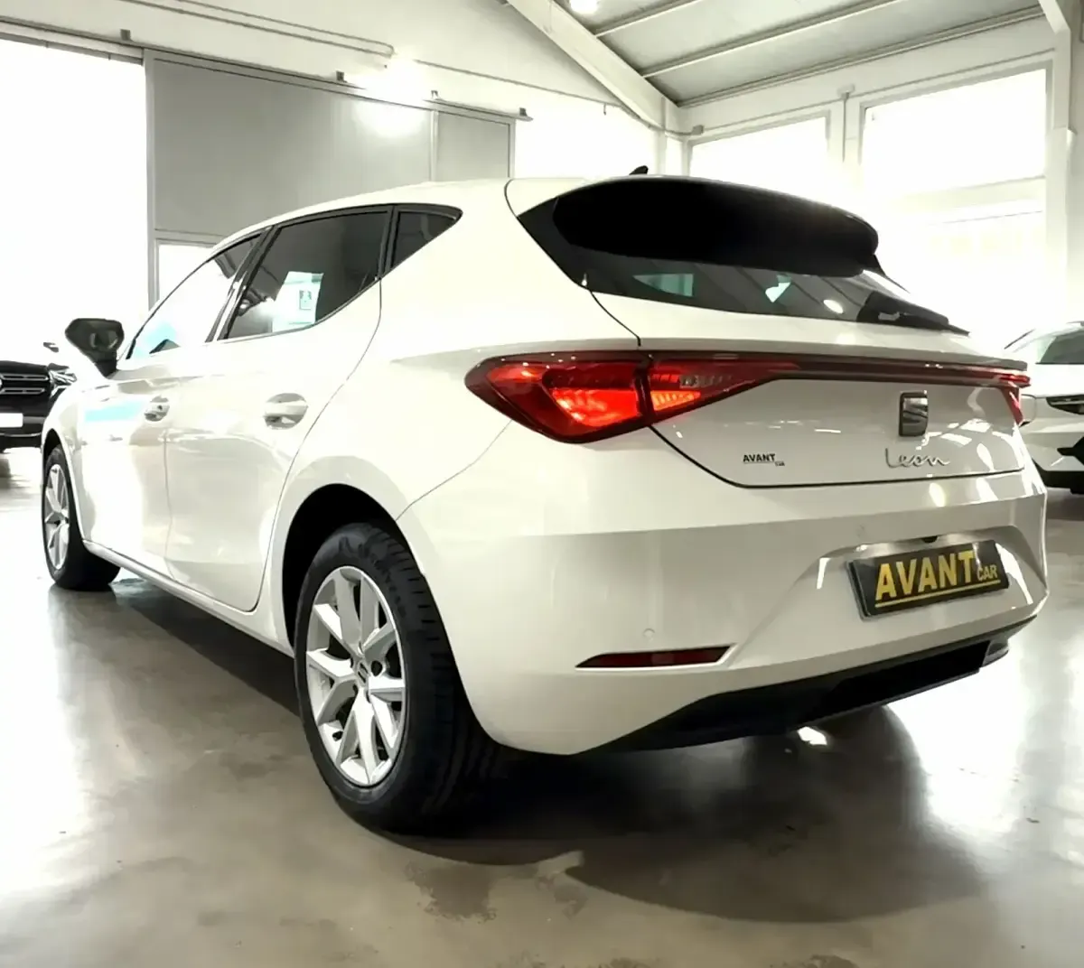 Usado Seat Leon Style 115 HP (84 kW) 2021 Branco Sedan