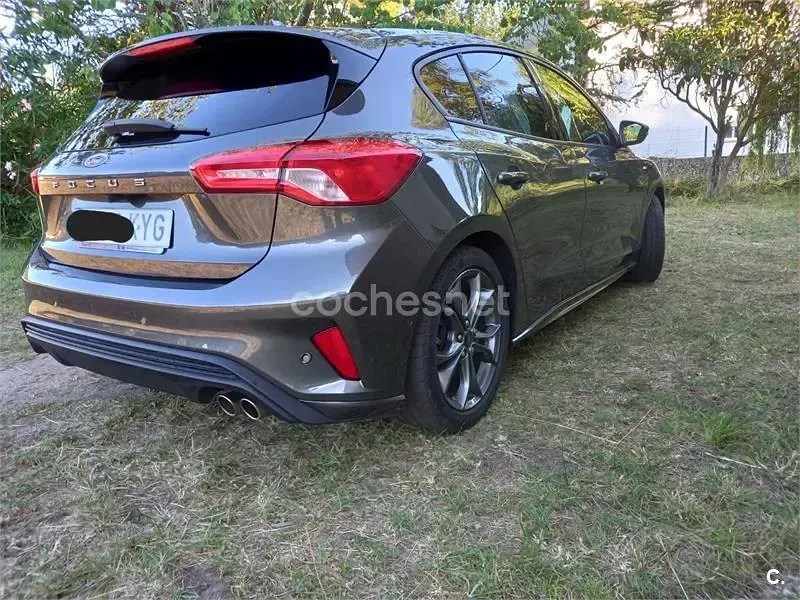 Usado Ford Focus ST-Line 150 CV (110 kW) 2019 Gris / plata Berlina