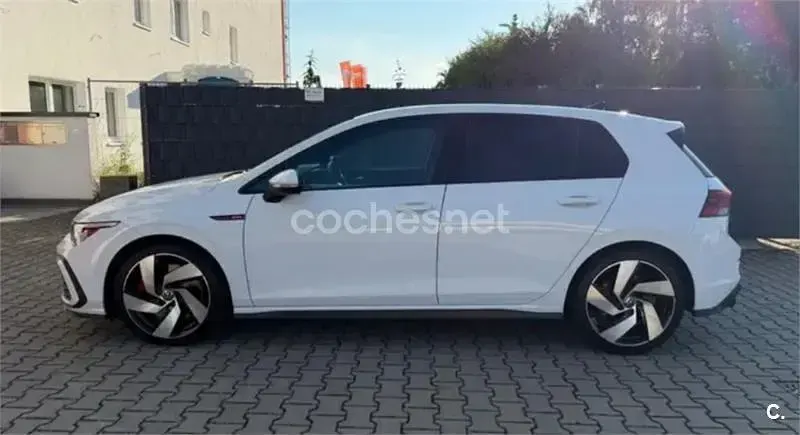 Usado VW Golf VIII GTI 245 CV (180 kW) 2021 Blanco Berlina