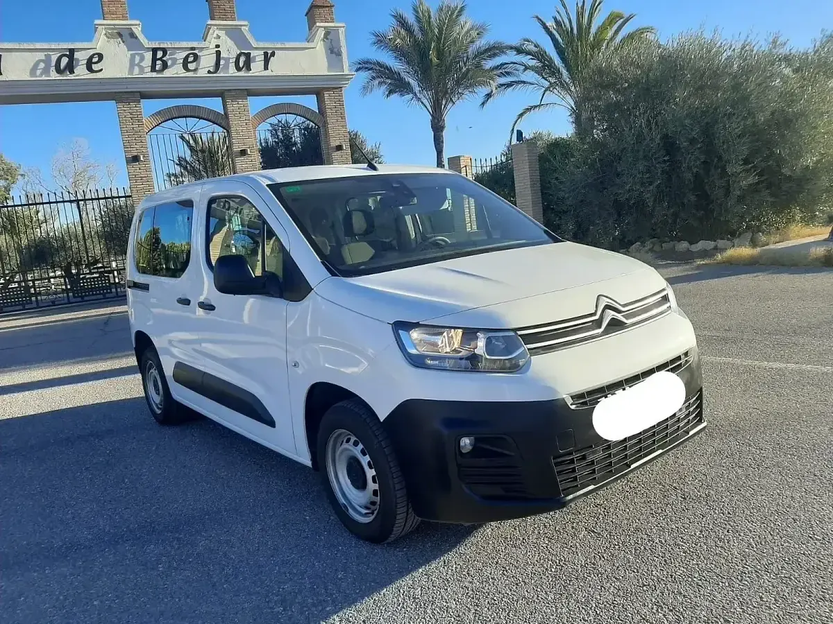 Usado Citroën Berlingo Feel 100 HP (73 kW) 2019 Branco Monovolume