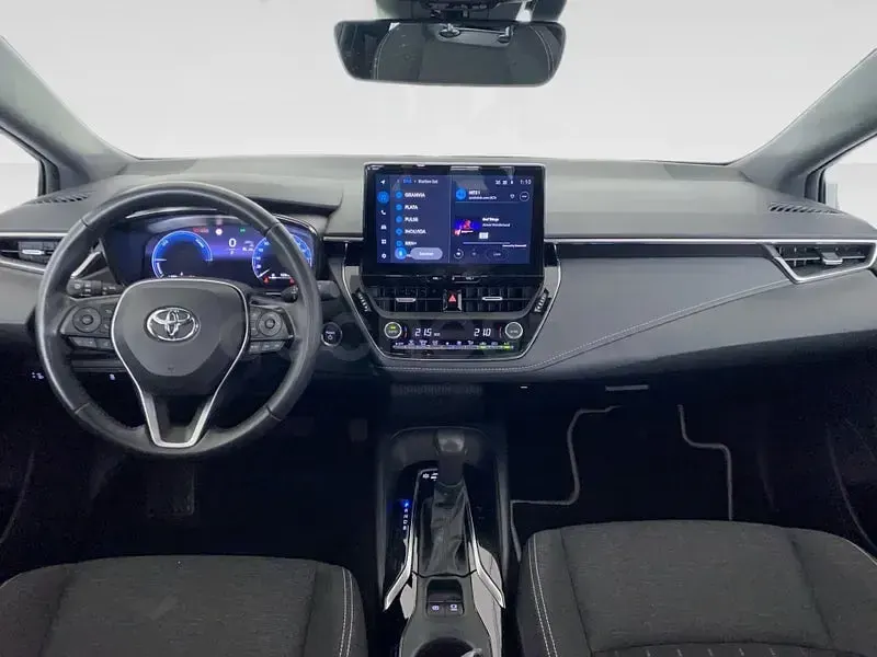Usado Toyota Corolla Active 140 CV (102 kW) 2023 Gris / plata Berlina
