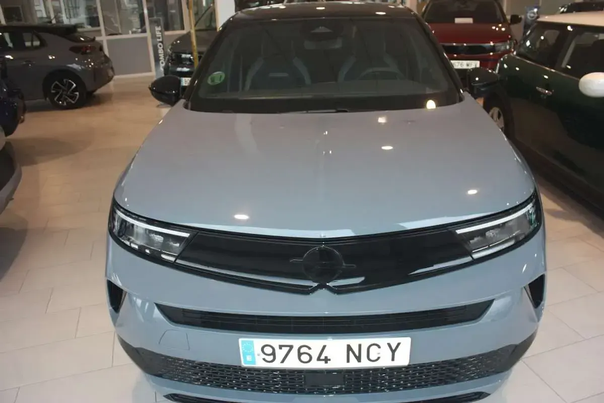 Usado Opel Mokka S 136 CV (100 kW) 2025 Gris SUV