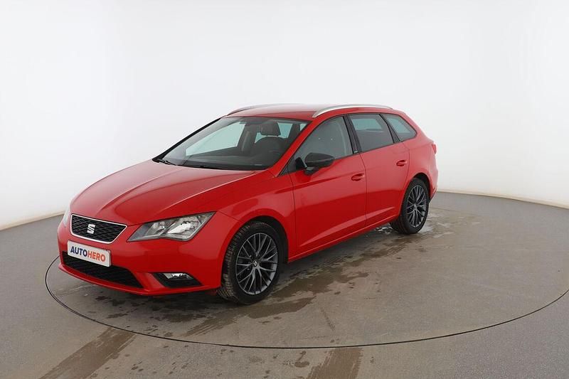 Usado Seat Leon Style 125 CV (91 kW) 2016 Rojo Utilitario