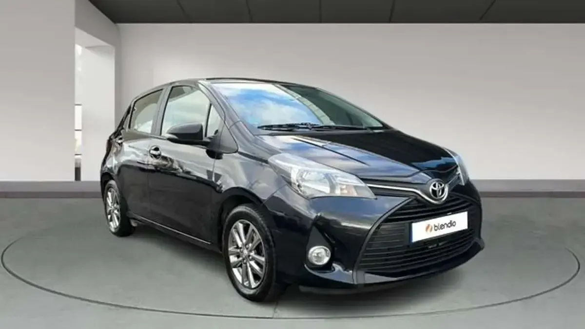 Usado Toyota Yaris Active 69 CV (50 kW) 2017 Negro Utilitario