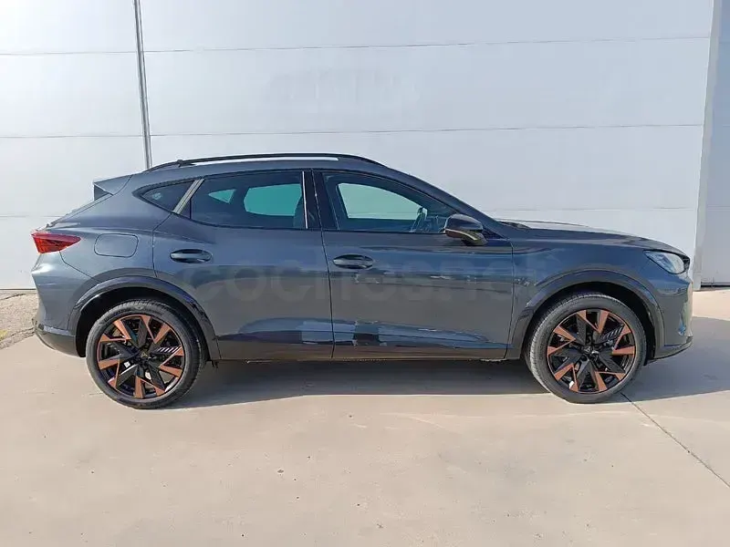 Usado Cupra Formentor 150 CV (110 kW) 2026 Gris / plata SUV