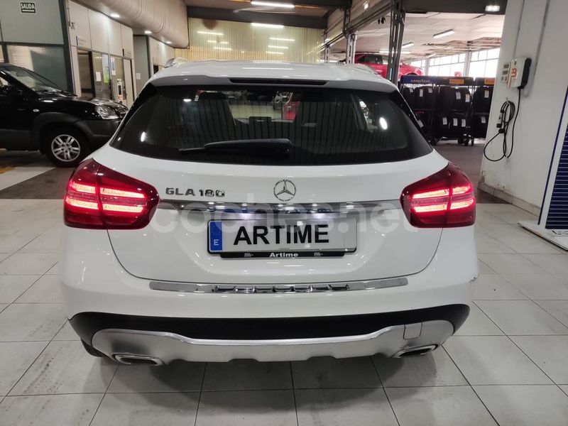 Usado Mercedes GLA180 122 CV (89 kW) 2019 Blanco SUV