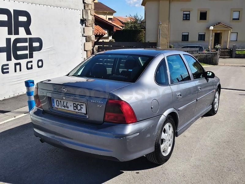 Usado Opel Vectra Elegance 147 CV (108 kW) 2000 Gris / plata Berlina