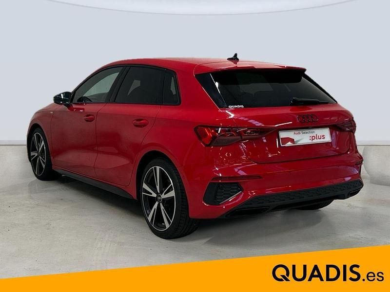 Usado Audi A3 Ambiente 150 CV (110 kW) 2021 Rojo Berlina