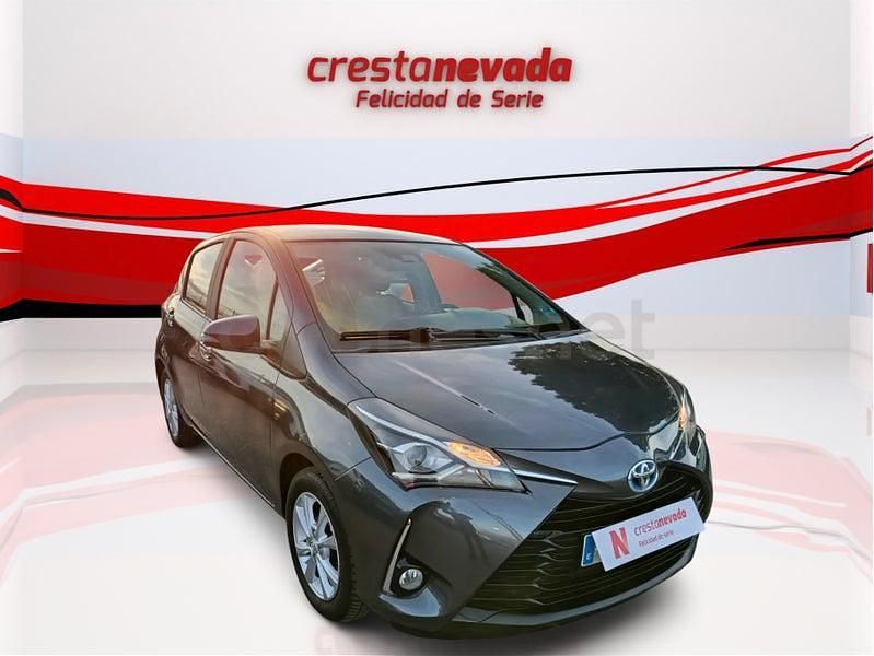 Usado Toyota Yaris Hybrid Active 100 CV (73 kW) 2019 Negro Berlina