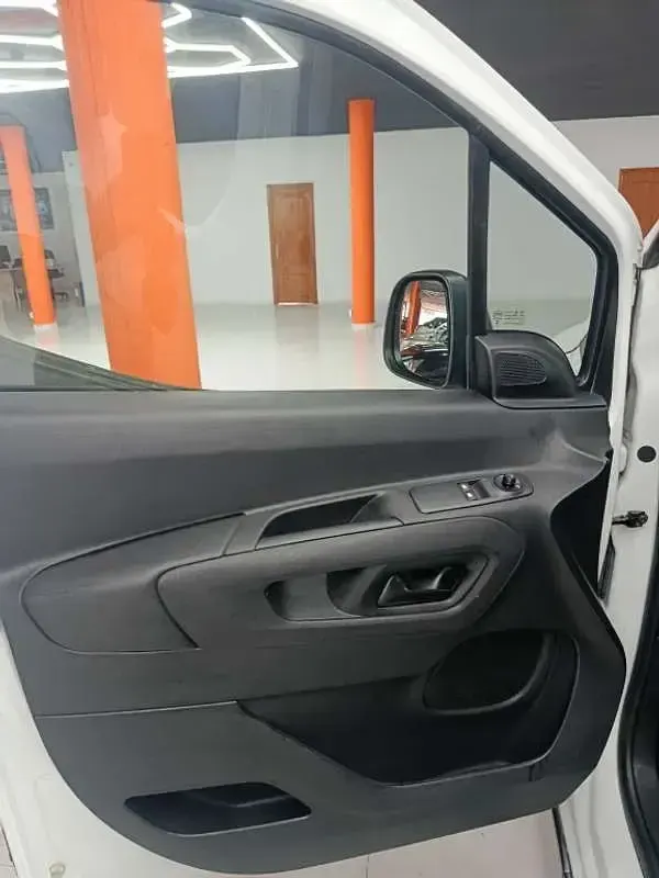 Usado Peugeot Rifter Allure 102 CV (75 kW) 2021 Blanco Monovolumen