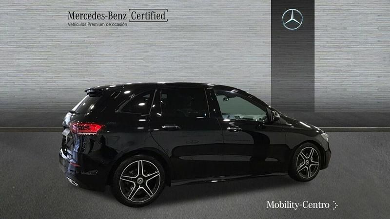 Usado Mercedes B200 150 CV (110 kW) 2022 Negro noche Utilitario