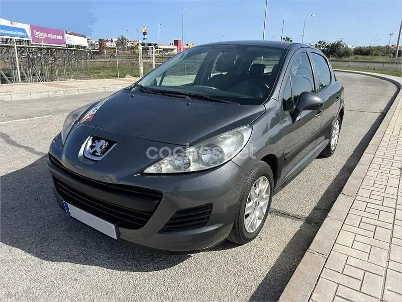 Usado Peugeot 207 70 CV (51 kW) 2010 Gris / plata Berlina