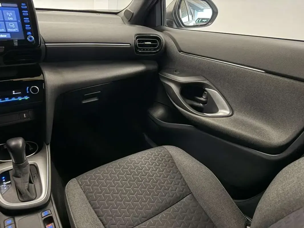 Usado Toyota Yaris Cross Connect Style 116 CV (85 kW) 2022 Blanco SUV