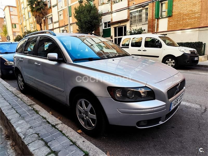 Gris / plata Usado 2006 Volvo V50 Momentum Familiar | 4300 € (Un poco caro) - Imagen 1/4