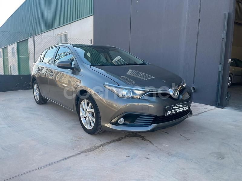 Marrón Usado 2017 Toyota Auris Business Edition Berlina | 13.900 € (Un poco caro) - Imagen 1/4