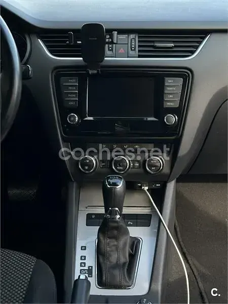 Usado Skoda Octavia Ambition 110 CV (80 kW) 2017 Azul Familiar