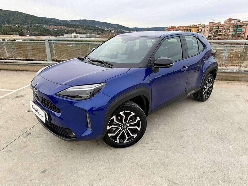 Usado Toyota Yaris Cross Business Edition 116 CV (85 kW) 2022 Azul SUV